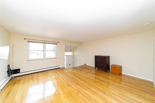 Building Photo - 225 52nd St