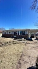 Building Photo - 26 Manor Dr