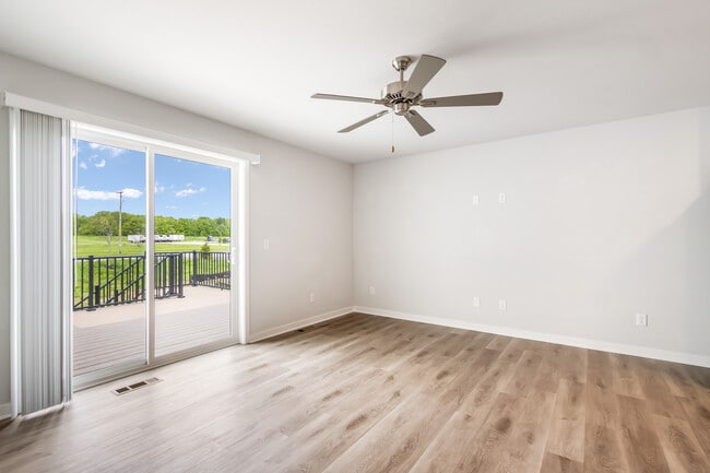 Building Photo - W219N16263 Primrose Ct