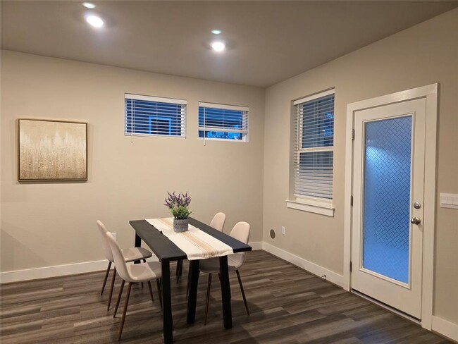 Building Photo - 7402 Taylor Knoll Ct