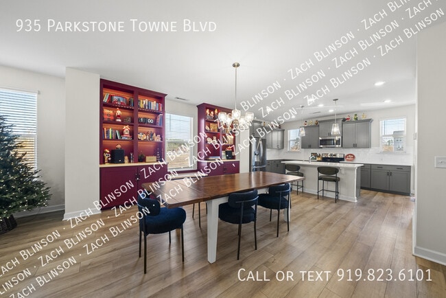 Building Photo - 935 Parkstone Towne Blvd