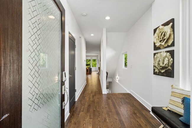 Foto del edificio - Secret Oasis in East Nashville - FOR LEASE