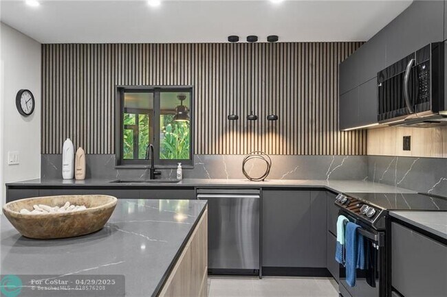 Foto del edificio - 425 NE 25th St