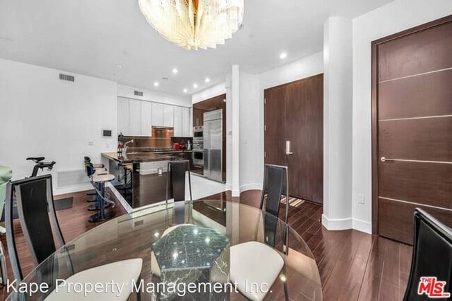 Building Photo - 3 br, 3.5 bath House - 1318 S Roxbury Driv...