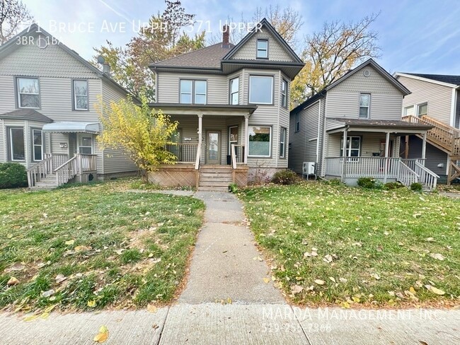 Photo du bâtiment - SPACIOUS AND NEWLY UPDATED 3BEDROOM/1BATH ...