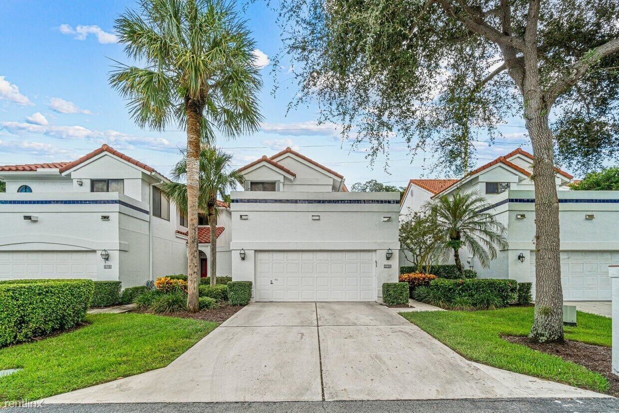 Primary Photo - 3 br, 2.5 bath Townhome - 5500 Fox Hollow Dr