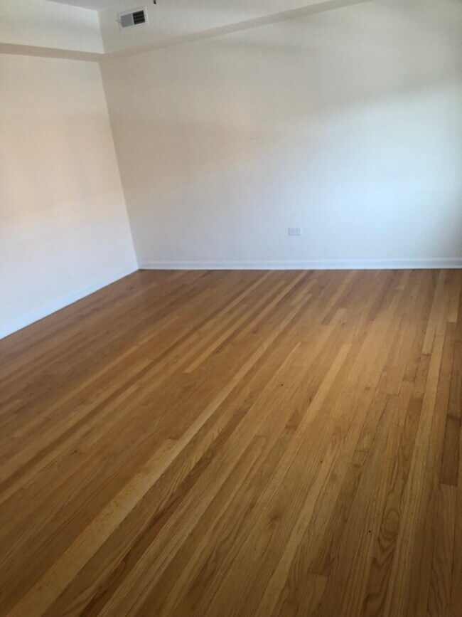 Foto del edificio - 7610 Crawford Ave