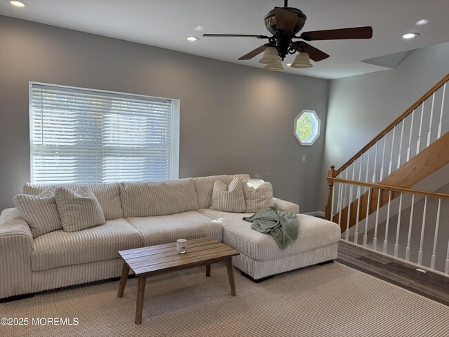 Foto del edificio - 28 Melrose Dr