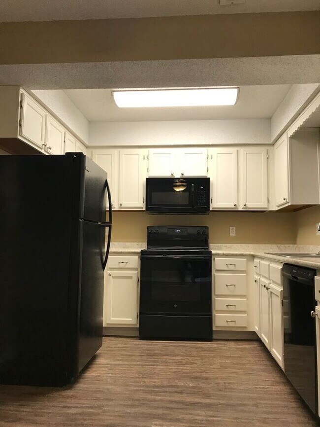 Foto del edificio - Whispering Winds Townhome - Perfect location for outdoor enthusiasts