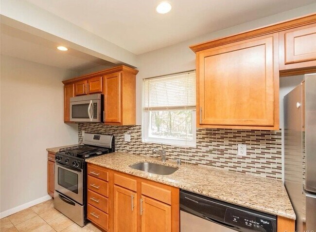 Foto del edificio - 797 Forest Glen Rd
