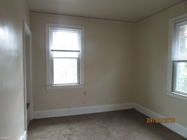 Foto del edificio - 1 br, 1 bath  - 16188 Lawton St Unit 3- Upper
