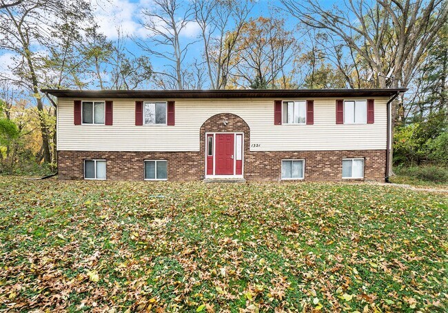 Building Photo - Newly remodeled 1 bedroom 1 bathroom - Ask about our Security Deposit Alternative!