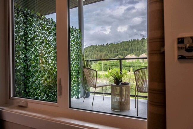 Photo du bâtiment - 901-907 7 St N