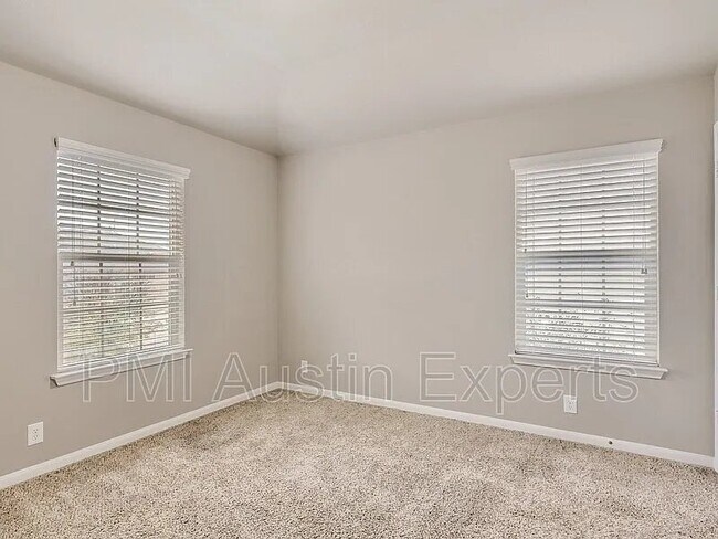 Building Photo - 3101 Davis Ln