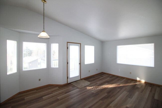 Foto del edificio - 2 Bed 2 Bath Condo - Near Downtown - NAS W...