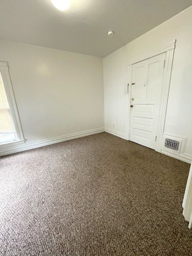Building Photo - 418 Emmet St
