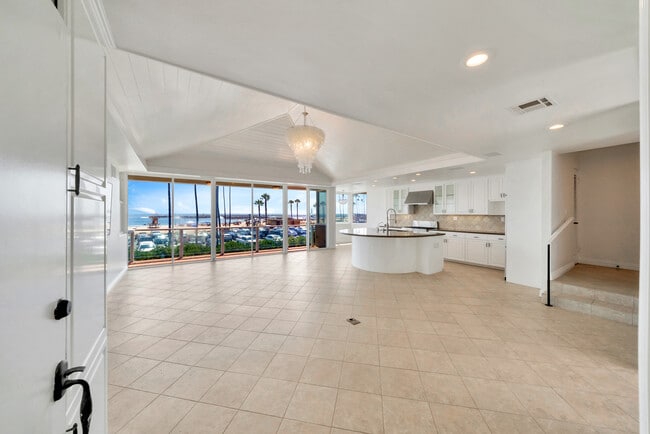 Building Photo - 3116 Breakers Dr