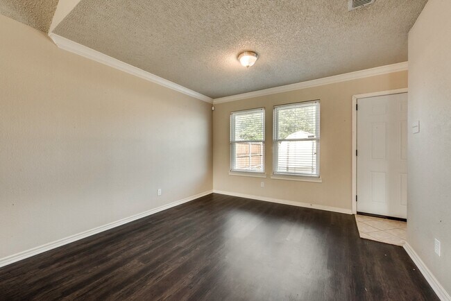 Foto del edificio - COMING SOON : CROWLEY ISD : Large 3 bedroom
