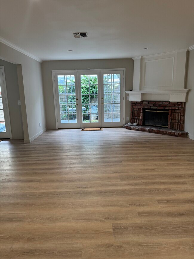Living room - 18850 Hatteras St