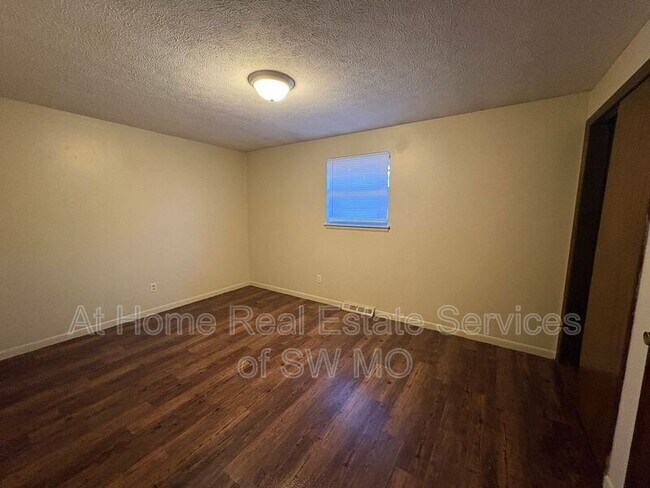 Building Photo - 2002-A W Monroe St