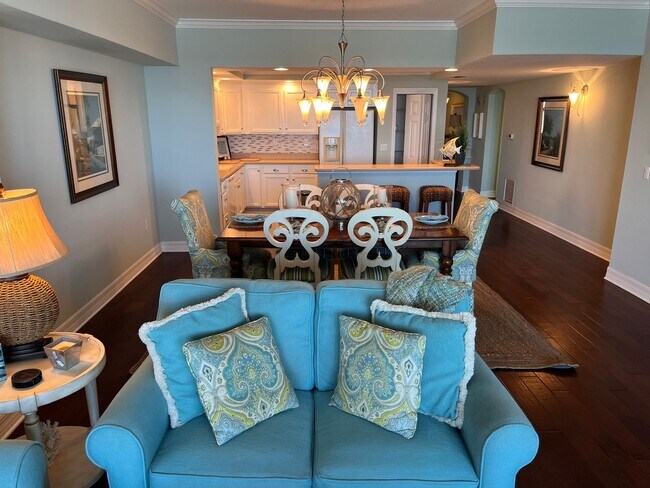 Building Photo - Spacious Oceanfront Condo, Walk to Flagler...