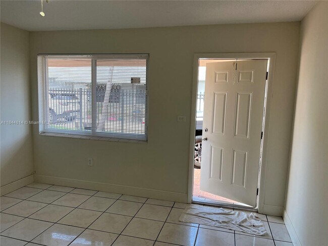 Foto del edificio - 2415 NW 18th Terrace