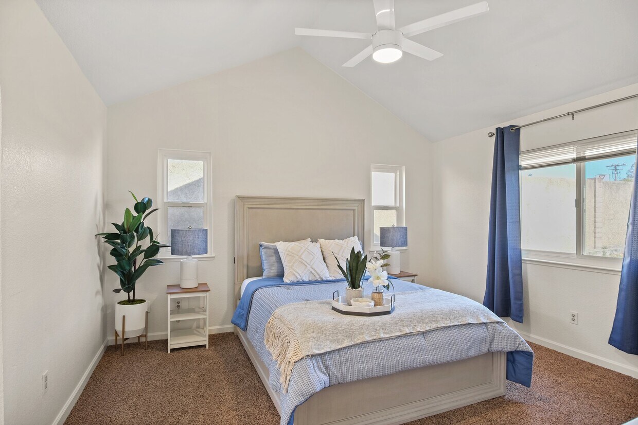 Foto principal - 3329 Siskiyou Way