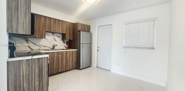 Foto del edificio - 2240 NW 18th St
