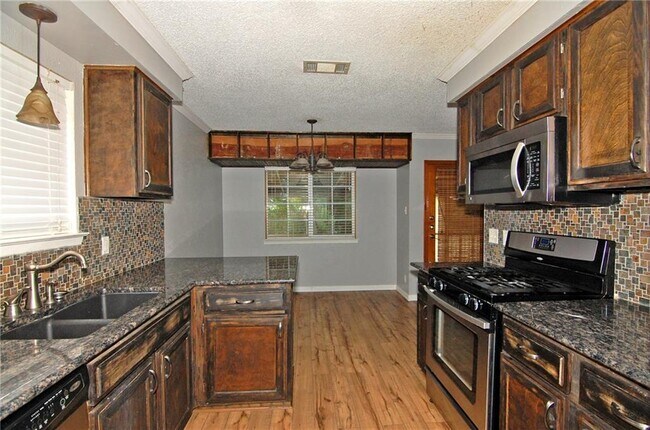 Building Photo - 10215 Missel Thrush Dr