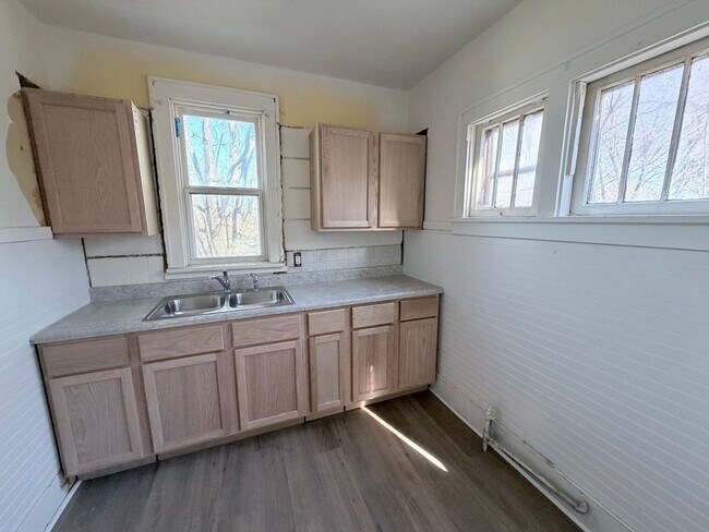 Foto del edificio - 2-3 bedroom house for rent in Morningside