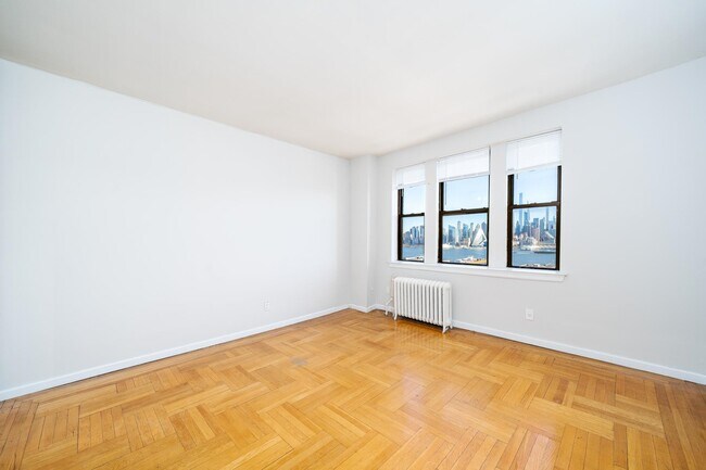 Building Photo - 883 Boulevard E