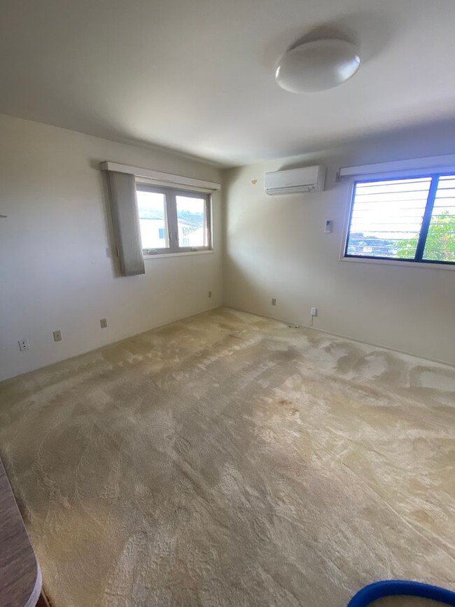 Building Photo - Large 1 Bedroom Ohana Unit in Wilhelmina Area