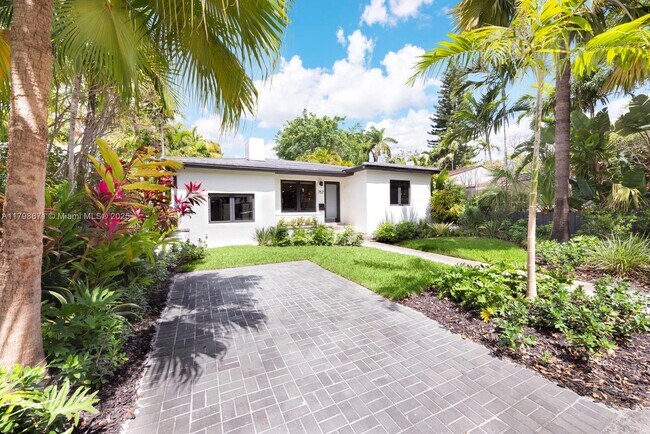 Foto del edificio - 757 NE 74th St