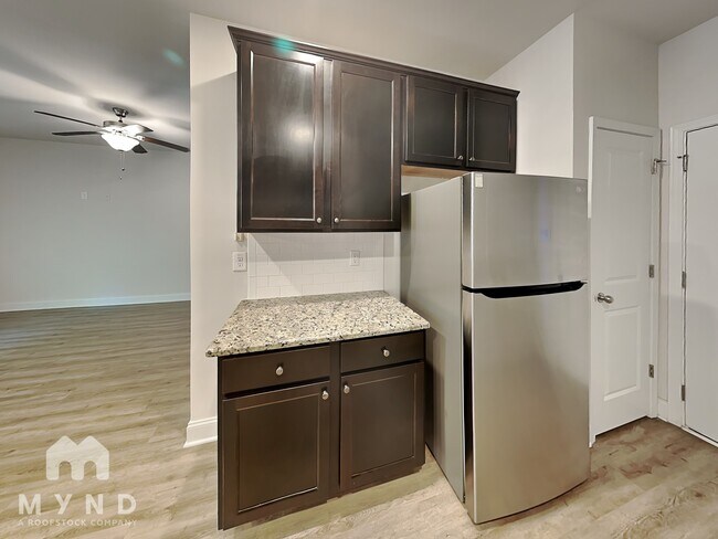 Building Photo - 10170 Benton Woods Dr