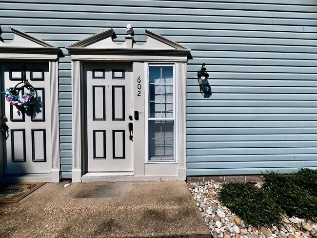 Building Photo - 602 Barwick Ct
