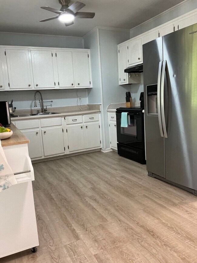 Building Photo - 3 BR/ 2 BA Close to Downtown Watkinsville ...