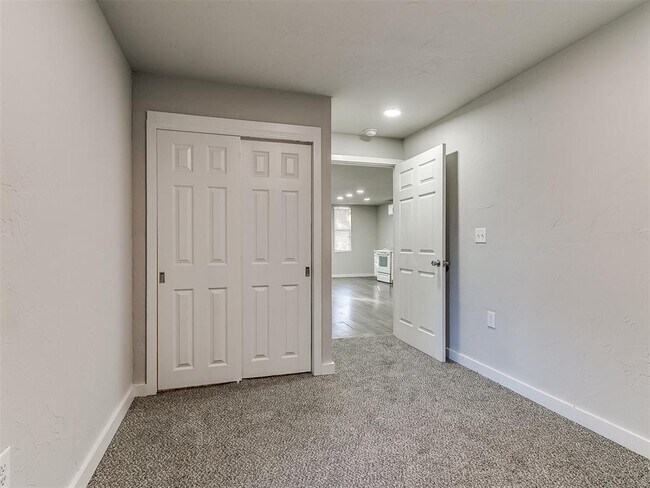 Foto del edificio - 321 N McKinley Ave