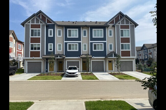 Photo du bâtiment - 320 Secord Blvd NW