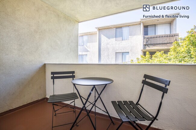 Foto del edificio - 219 S Barrington Ave