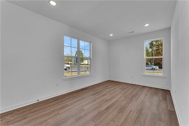 Foto del edificio - 324 N West End St
