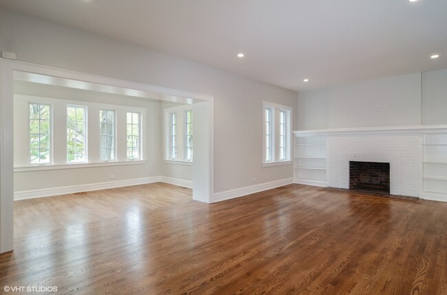 Building Photo - 1520 W Elmdale Ave