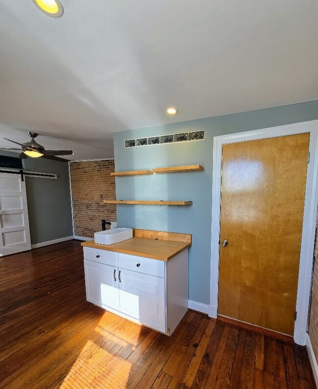 Foto del edificio - 239 S Collington Ave