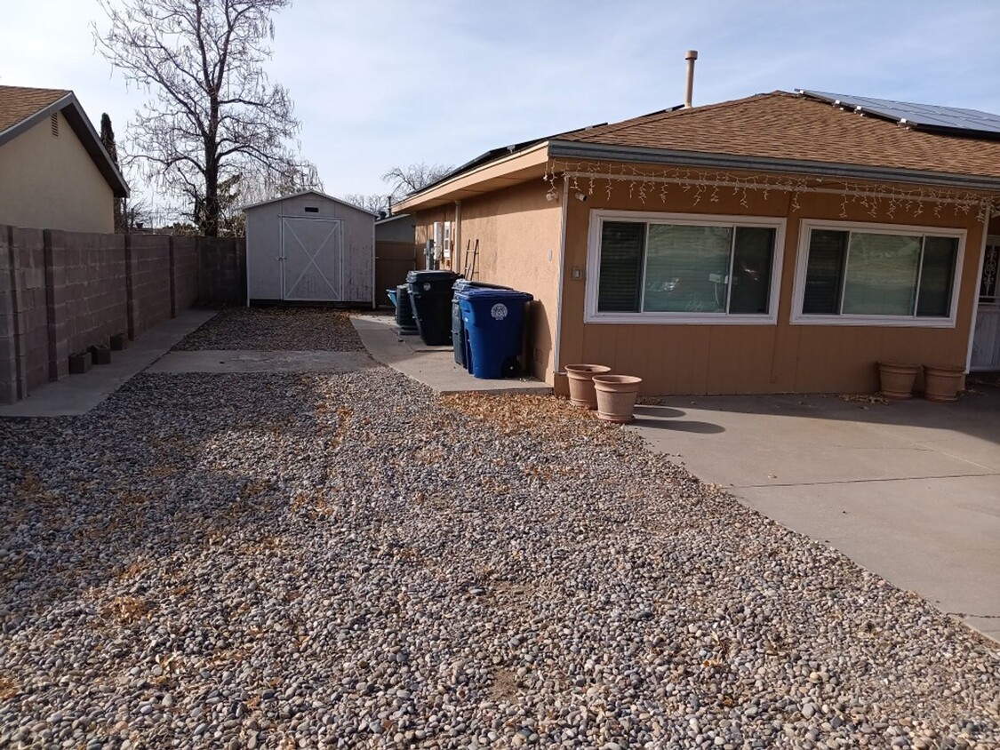 Primary Photo - Beautiful 4 Bedroom 2 Bathroom! Showings c...