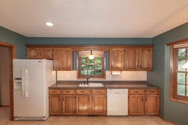 Building Photo - 4111 Manorview Dr NW