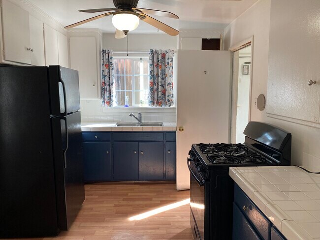 Sunny Kitchen with ceiling fan - 1329 Rose St