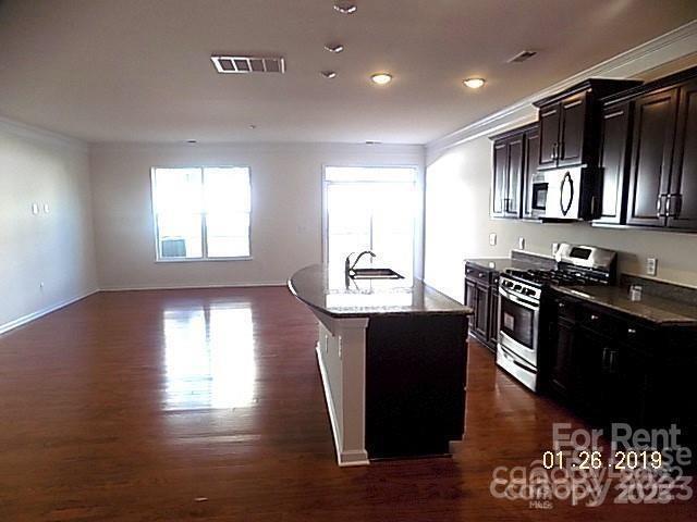 Building Photo - 15027 Savannah Hall Dr