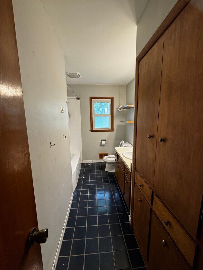 Foto del edificio - 2333 Hanover Dr