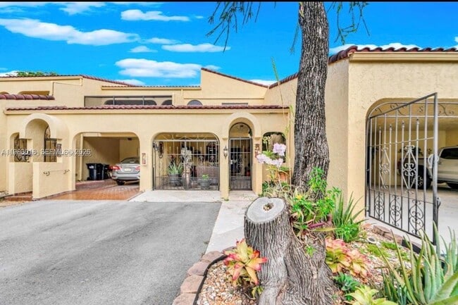 Building Photo - 3994 Estepona Ave