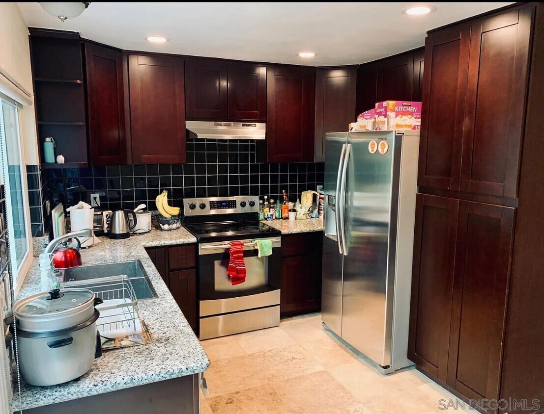 Foto principal - 10918-10918 Black Mountain Rd