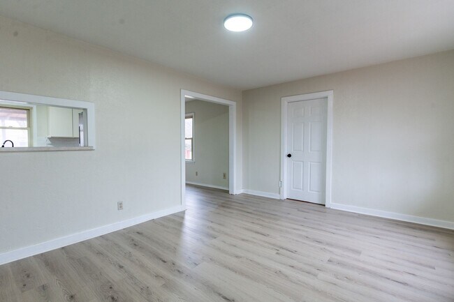 Foto del edificio - Section 8 approved!